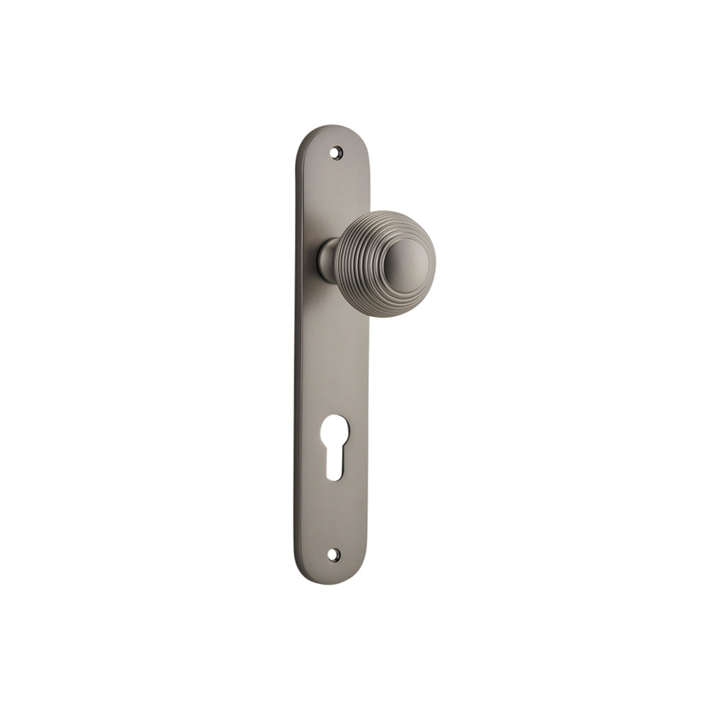 Guildford Knob - Oval Backplate Satin Nickel / Entrance / Lever Set Only