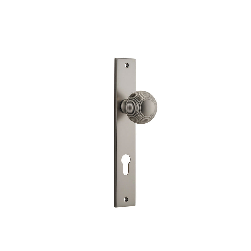 Guildford Knob - Rectangular Backplate Satin Nickel / Entrance / Lever Set Only