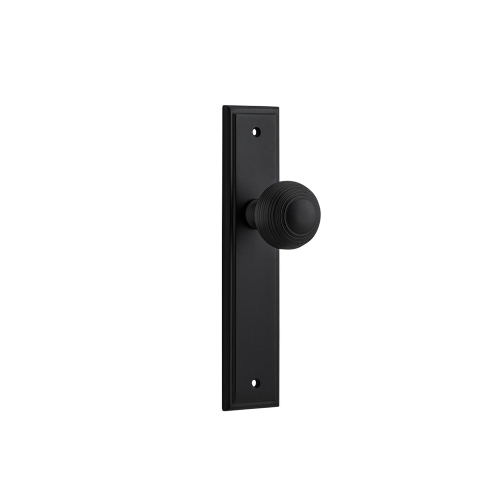 Guildford Knob - Stepped Backplate Matt Black / Passage / Lever Set Only