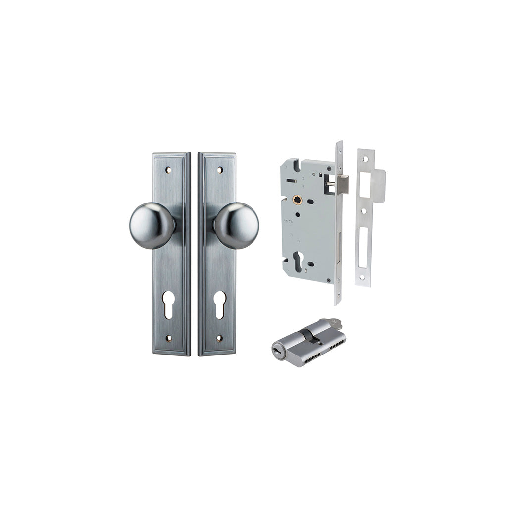Cambridge Knob - Stepped Backplate Brushed Chrome / Entrance / Entrance Kit Dual Function (Key-Key)