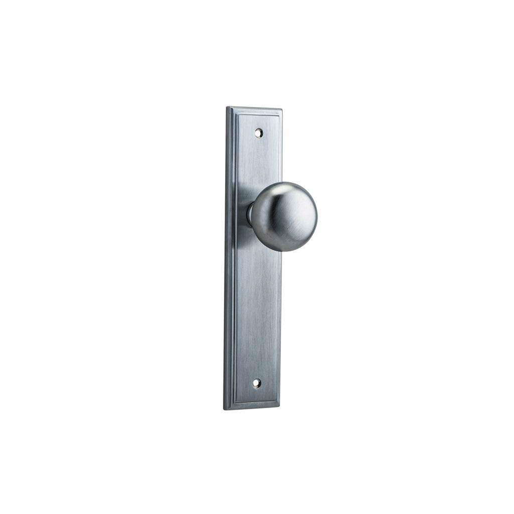 Cambridge Knob - Stepped Backplate Brushed Chrome / Passage / Lever Set Only