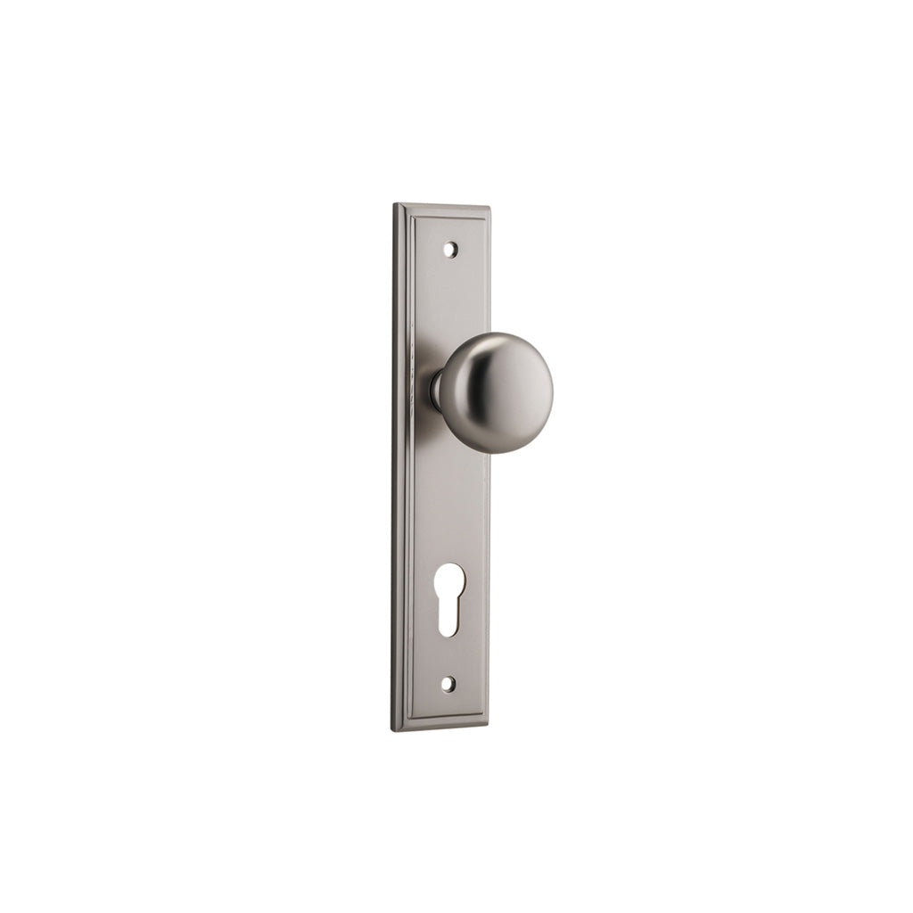 Cambridge Knob - Stepped Backplate Satin Nickel / Entrance / Lever Set Only
