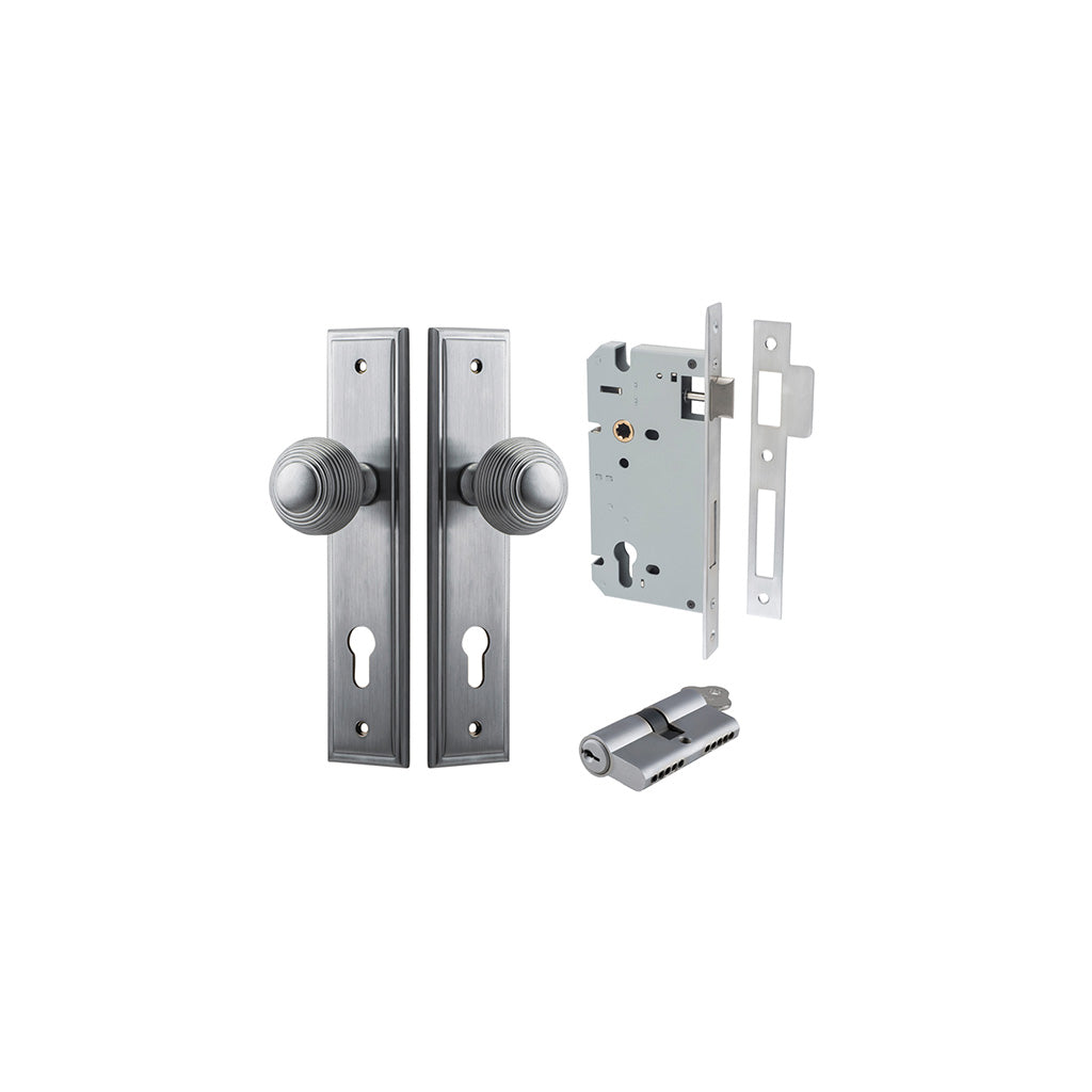 Guildford Knob - Stepped Backplate Brushed Chrome / Entrance / Entrance Kit Dual Function (Key-Key)