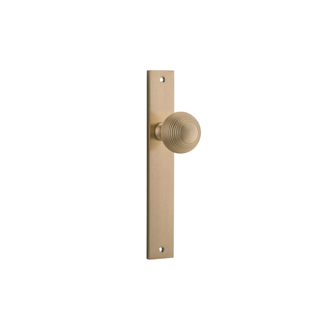 Guildford Knob - Rectangular Backplate Brushed Brass / Passage / Lever Set Only