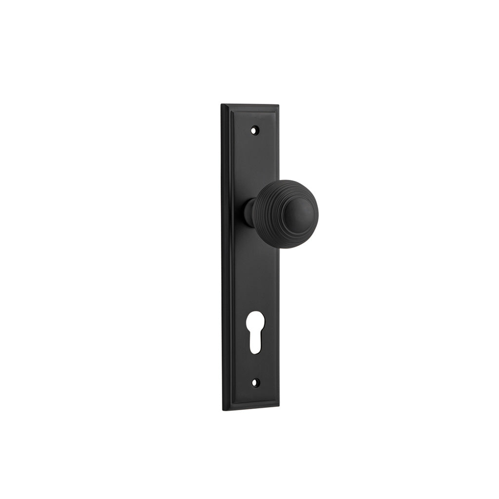 Guildford Knob - Stepped Backplate Matt Black / Entrance / Lever Set Only