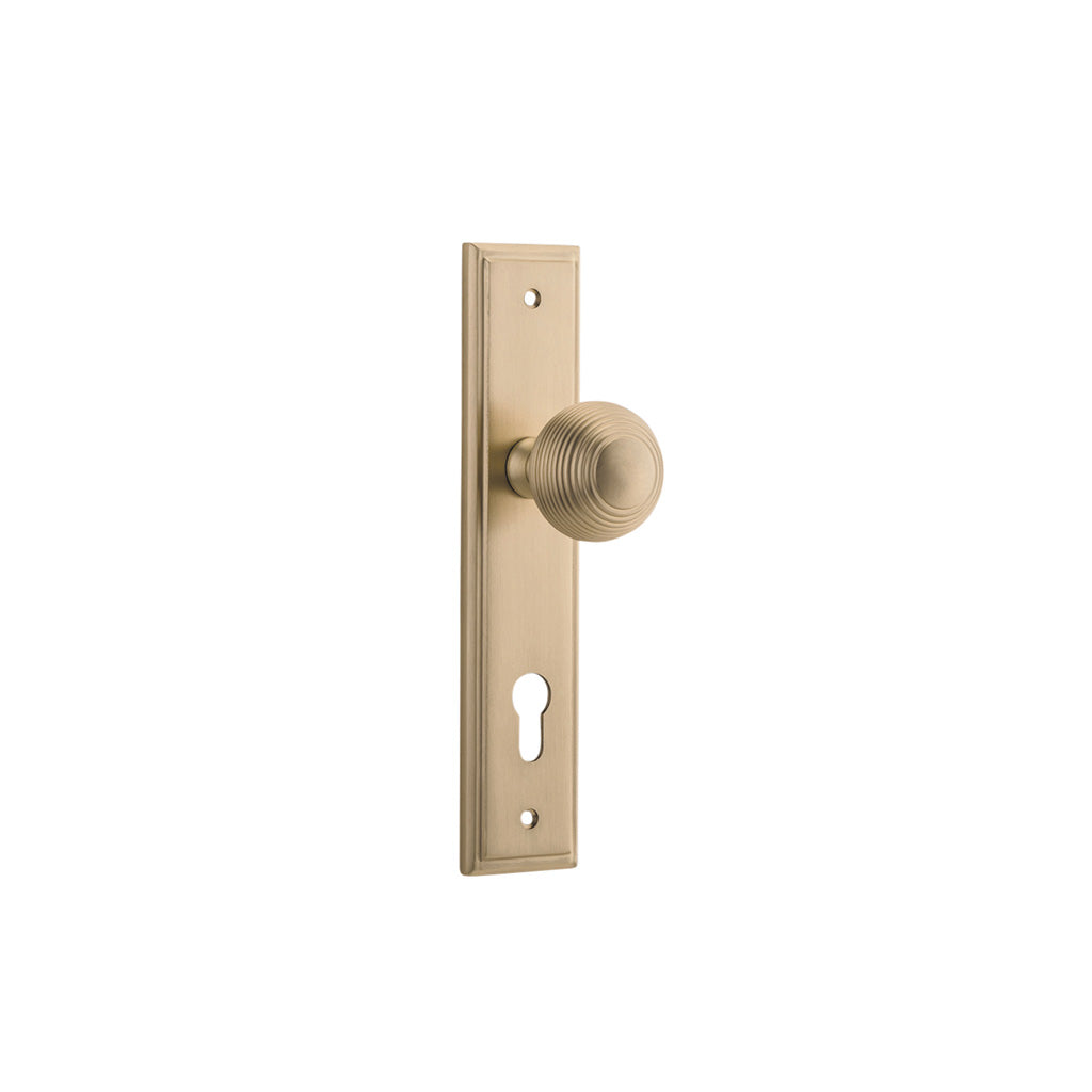 Guildford Knob - Stepped Backplate Brushed Brass / Entrance / Lever Set Only